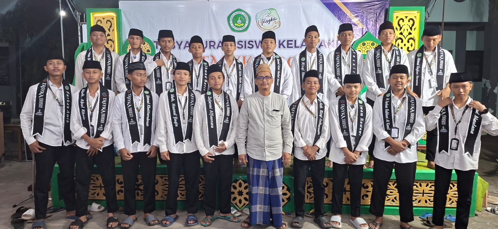 Foto Bersama Panitia Tasyka 2026 pasca acara dengan Waka. Kesiswaan